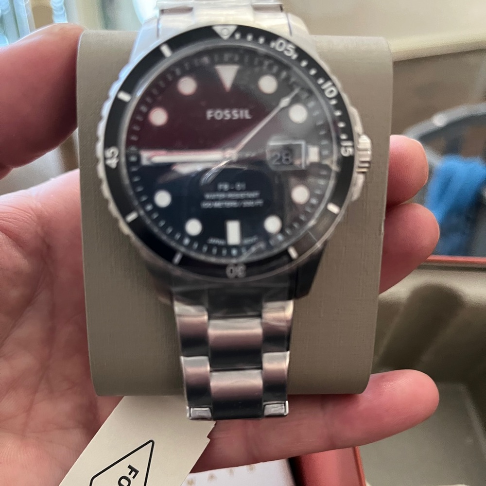 Brand New Fossil Watch - Picture 3 of 8